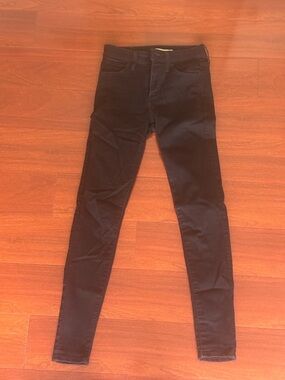 EUC Levi's 720 High-Rise Super Skinny Jeans